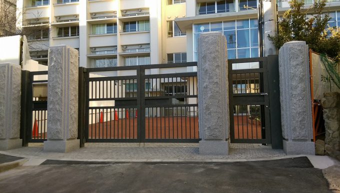 応緑株式会社(オーリョク) HISPECGATE 大型門扉・工場門扉 上筒井小学校・筒井台中学校 正門 (K5683)